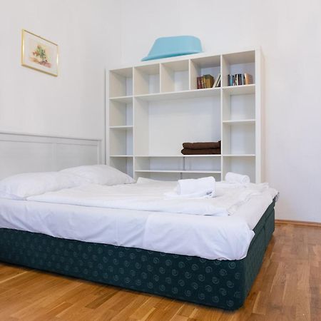 Central Garden Apartments فيينا الغرفة الصورة